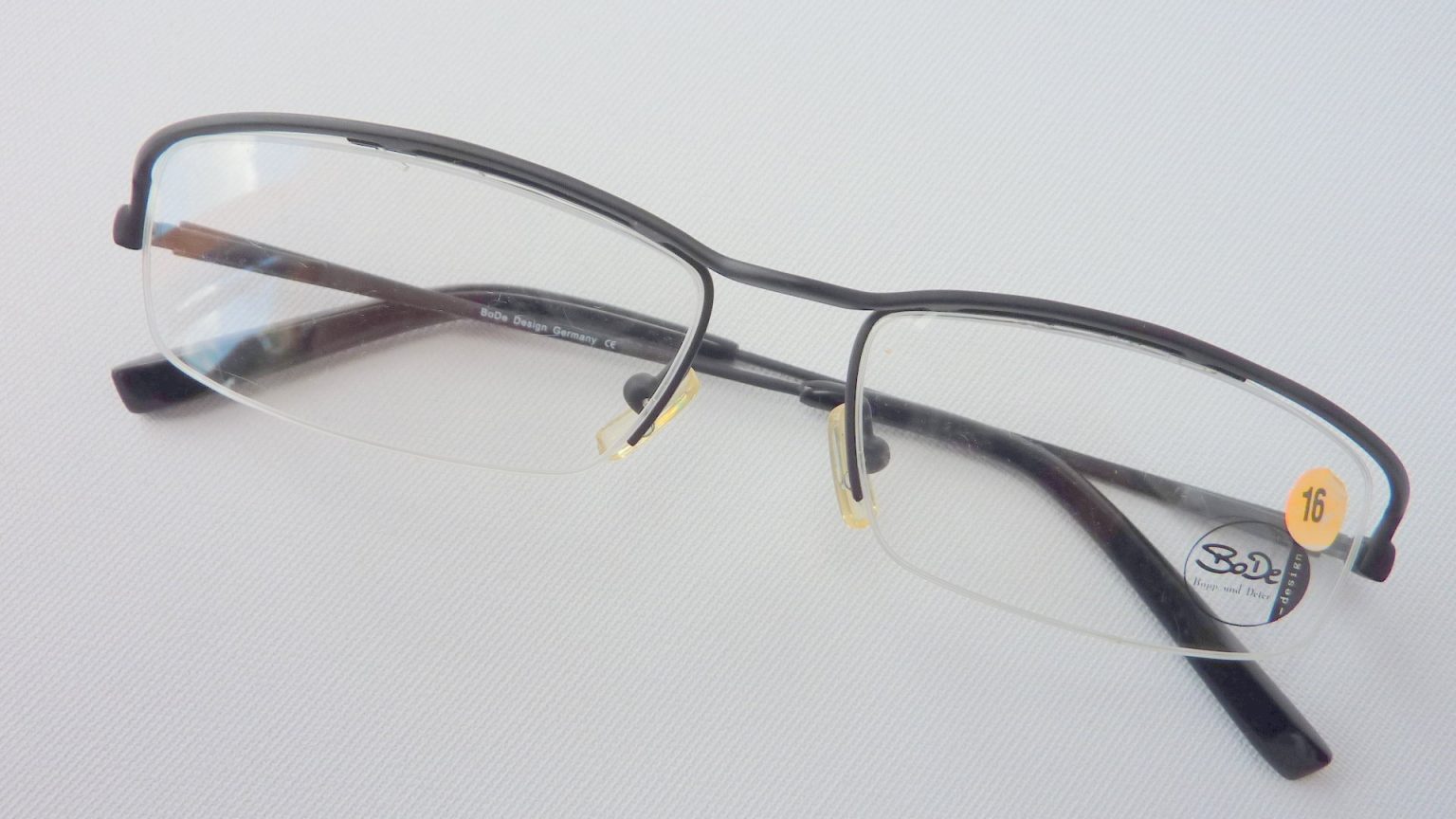 BoDe Design Brille rechteckige Form schwarz Halbrand Brillen aus Metall