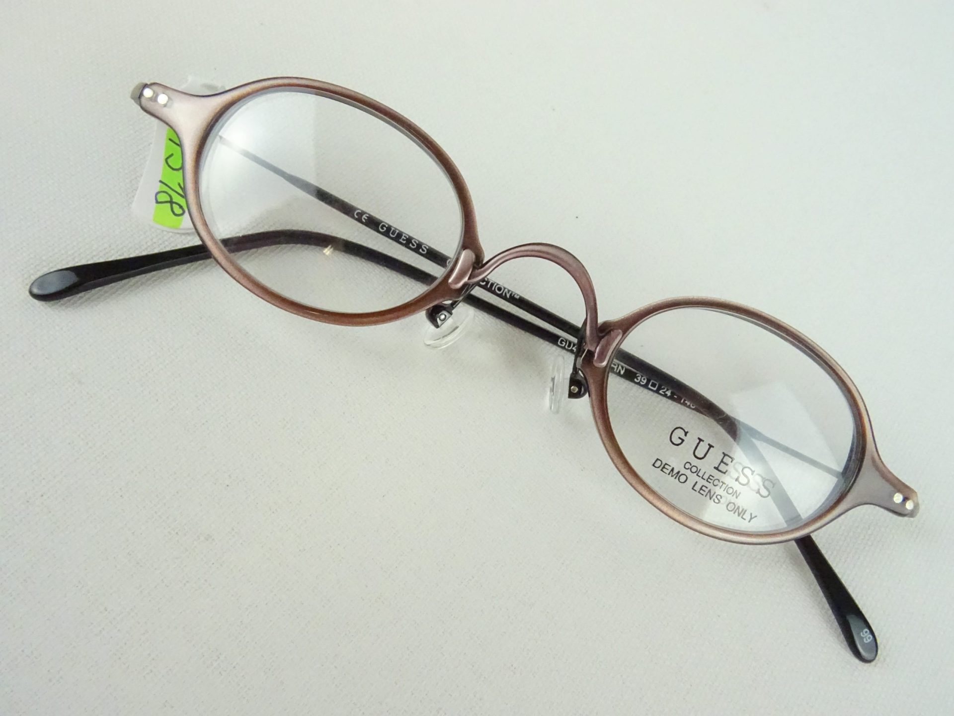 Guess Brille braune Brillenfassung Unisex Brillen kleine ovale Form Kunststoff gestell mit Nasenstegen Oberlehrerstil ausgefallen Gr. M – Bild 2
