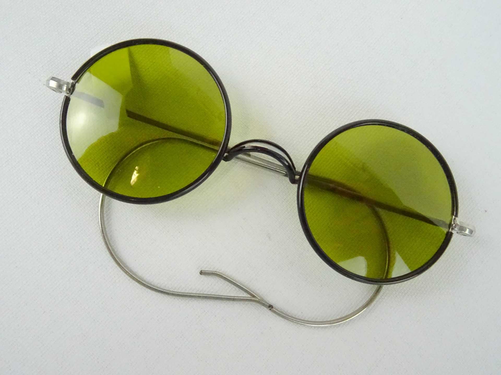 Runde Sonnenbrille Original Vintage um 1920 "Nickelbrille" kreisrund Spiralbügel schwarz/grüne Gläser Gr. S – Bild 2