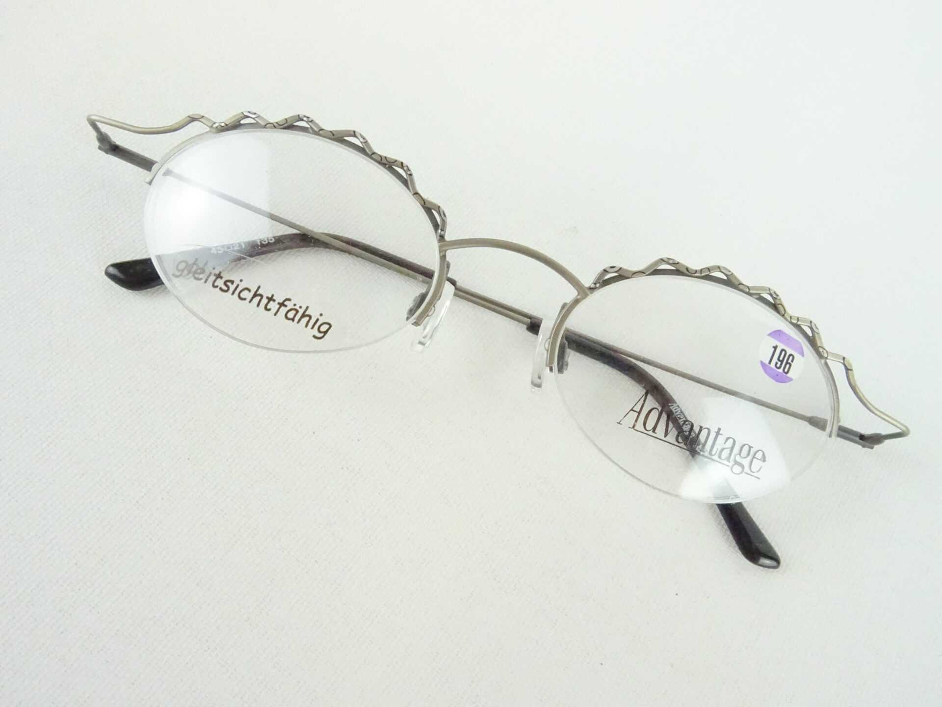 Brille Advantage Damenfassung Metallgestell silbergrau oval nur mit Oberrand ausgefallen verspielt Gr. M – Bild 2