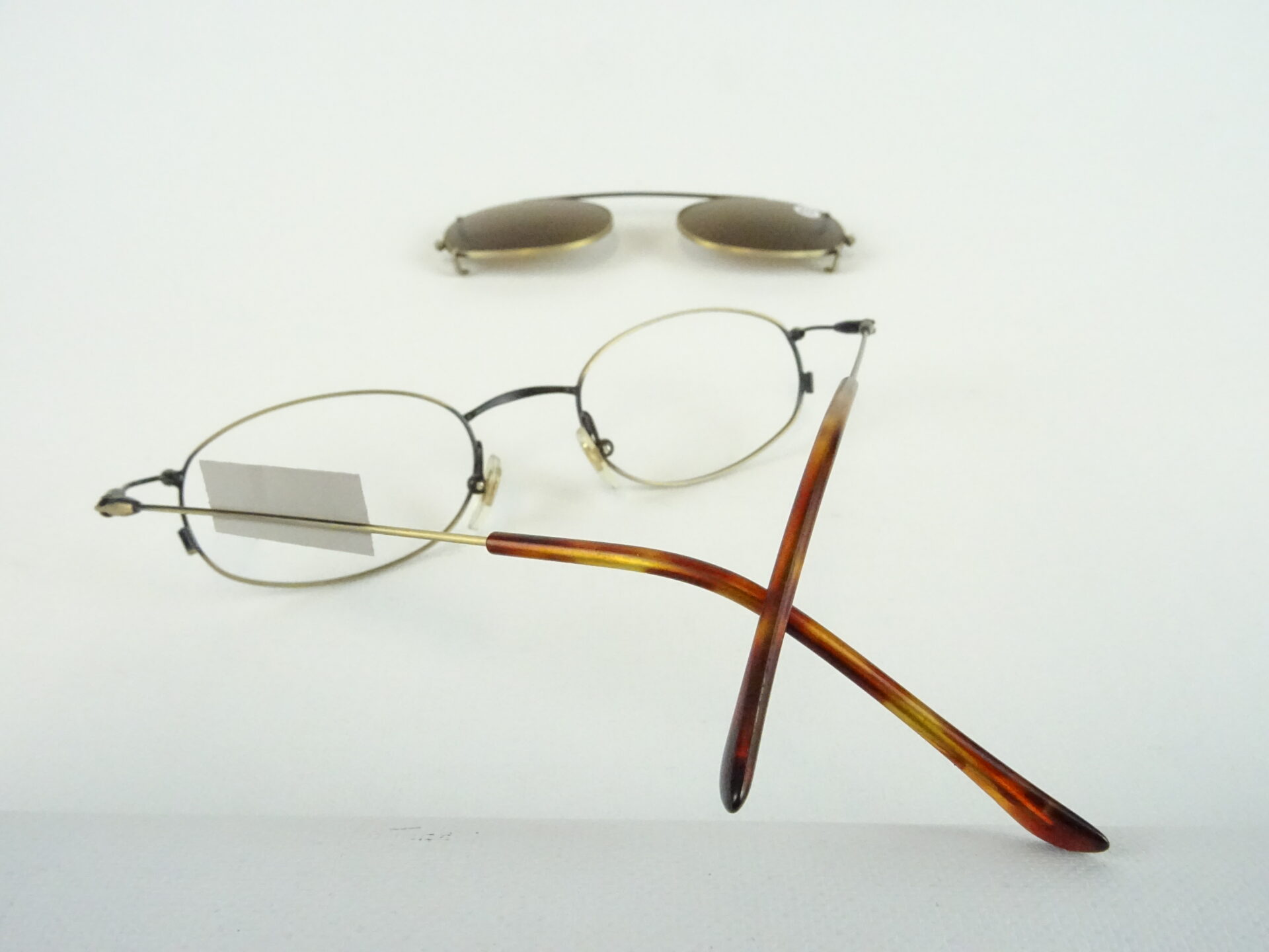 Brille mit Sonnenclip Metallgestell matt gold mit Sonnenschutz dunkel getönt 2in1 Brillen Clipbrillen Gr. M – Bild 4
